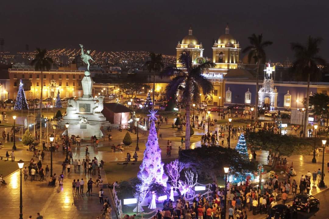 Trujillo celebra el Festival Navideño de Luces y Colores en la plaza de Armas