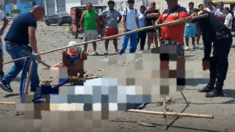 Madre de familia pierde la vida tras ser atropellada por tráiler y sus hijos resultan heridos