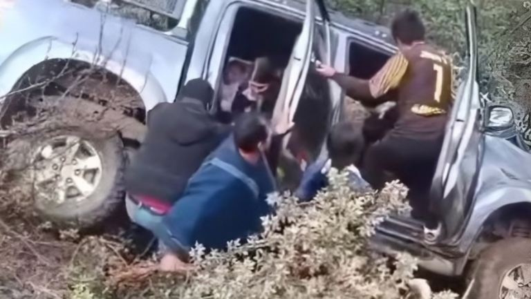 Camioneta cae al abismo en Pataz y 5 ocupantes se salvan