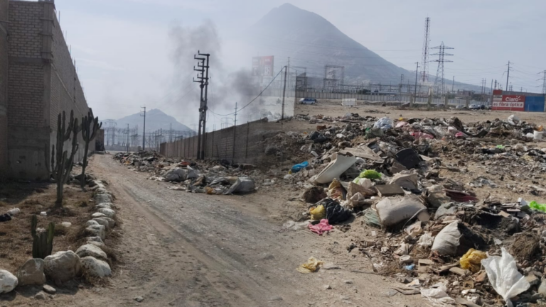 Parque Industrial permanece acumulado de desmonte y sin intervención municipal