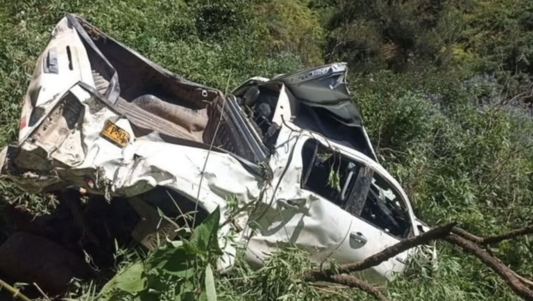 La Libertad: un muerto al caer camioneta al abismo en Usquil