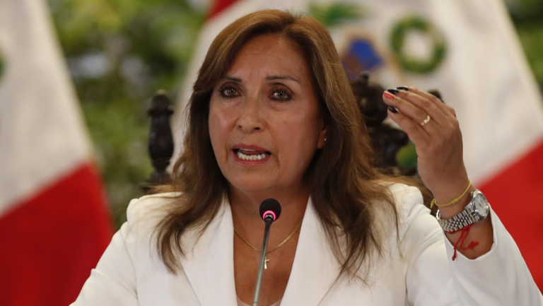 Fiscalía archiva investigación contra la expresidenta Dina Boluarte por supuestas firmas falsas