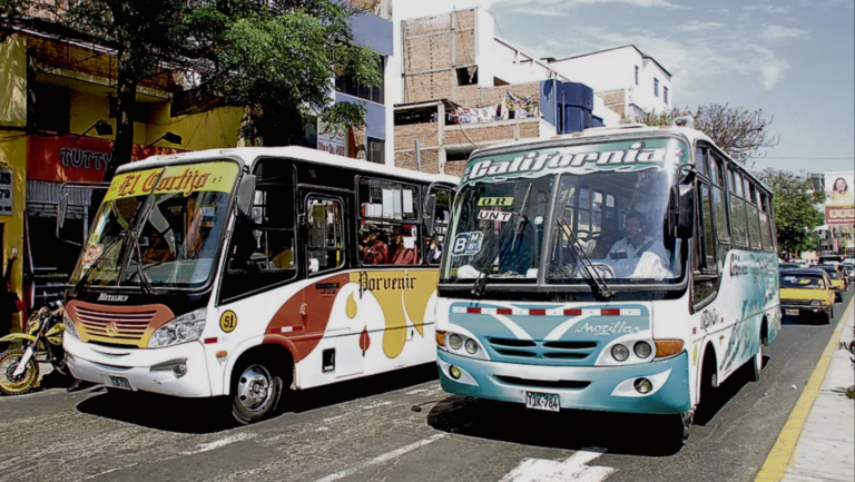 Ciudadanos reportan que empresas de transporte mantienen pasaje a S/2.50