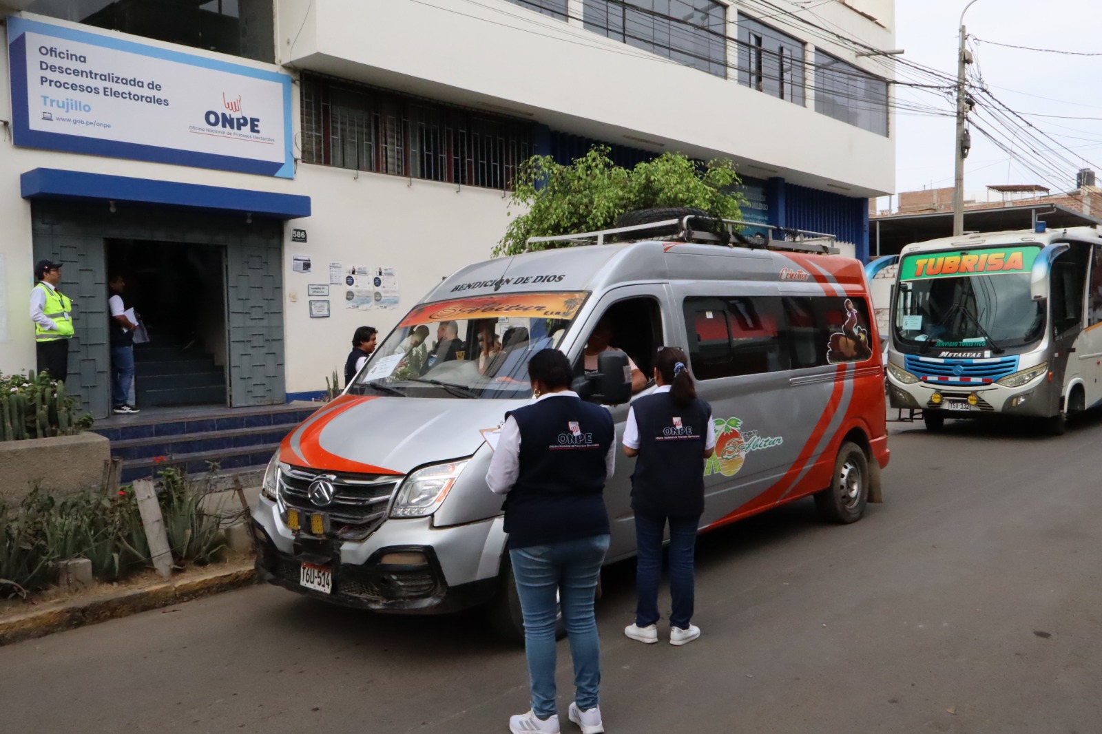 ONPE inicia en Trujillo despliegue de material electoral para este 7 de junio