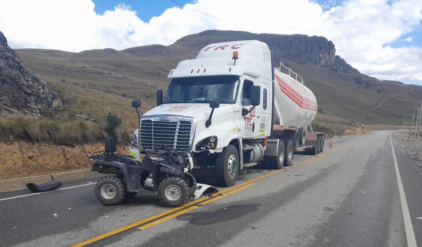 La Libertad: cuatrimoto invade carril contrario y choca con tráiler en Quiruvilca