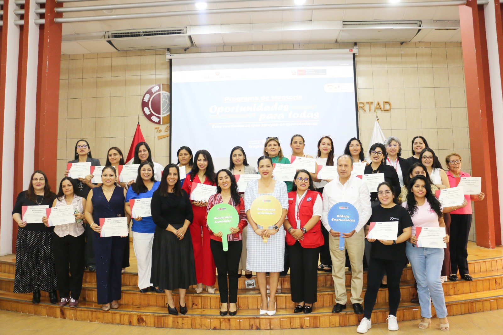 MUJERES EMPRENDEDORAS FORTALECEN SUS CAPACIDADES EMPRESARIALES Y LIDERAZGO MEDIANTE PROGRAMA DE MENTORÍAS