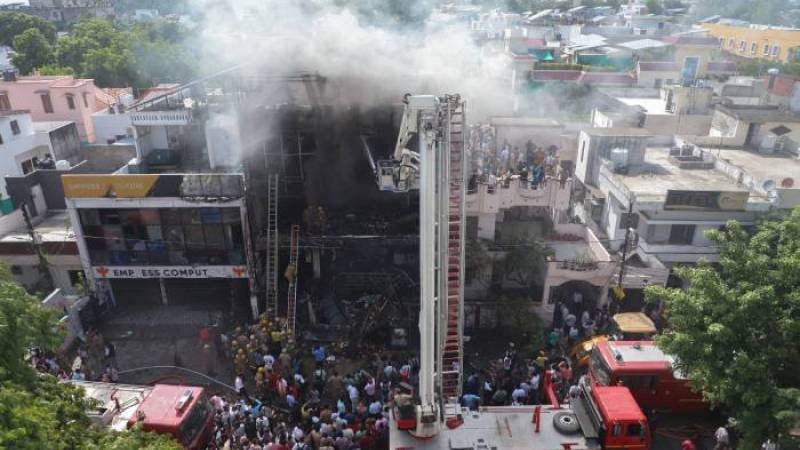 Tragedia en India: al menos 14 niños mueren por incendio en su colegio