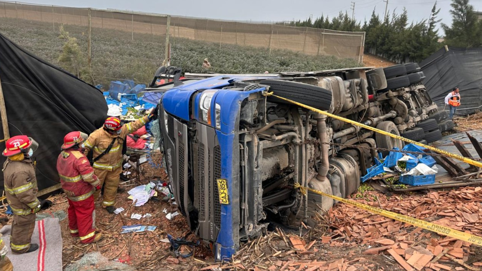 Ocupantes de tráiler pierden la vida tras sufrir despiste en Paiján
