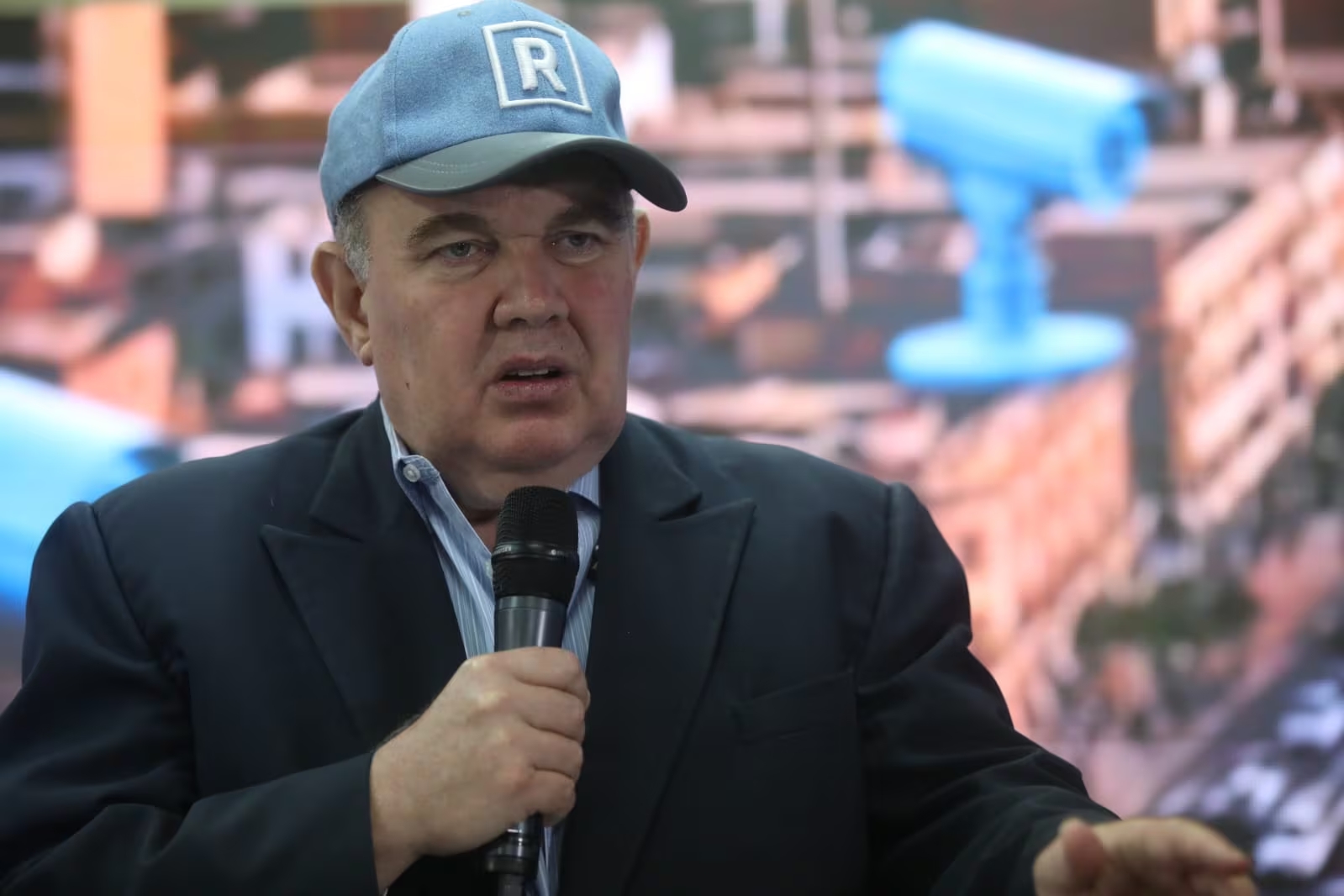 Rafael López Aliaga solicita formalmente dejar sin efecto su credencial como senador para convocar a accesitario
