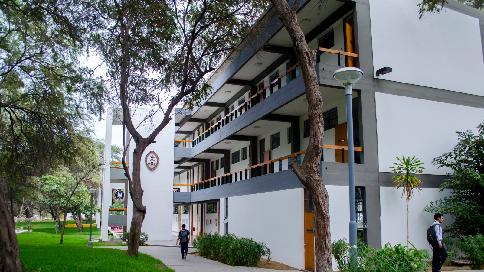 La Universidad de Piura comparte su propuesta académica con escolares y padres de Trujillo