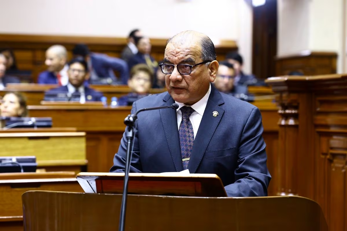 Anuncian moción de interpelación contra ministro del Interior