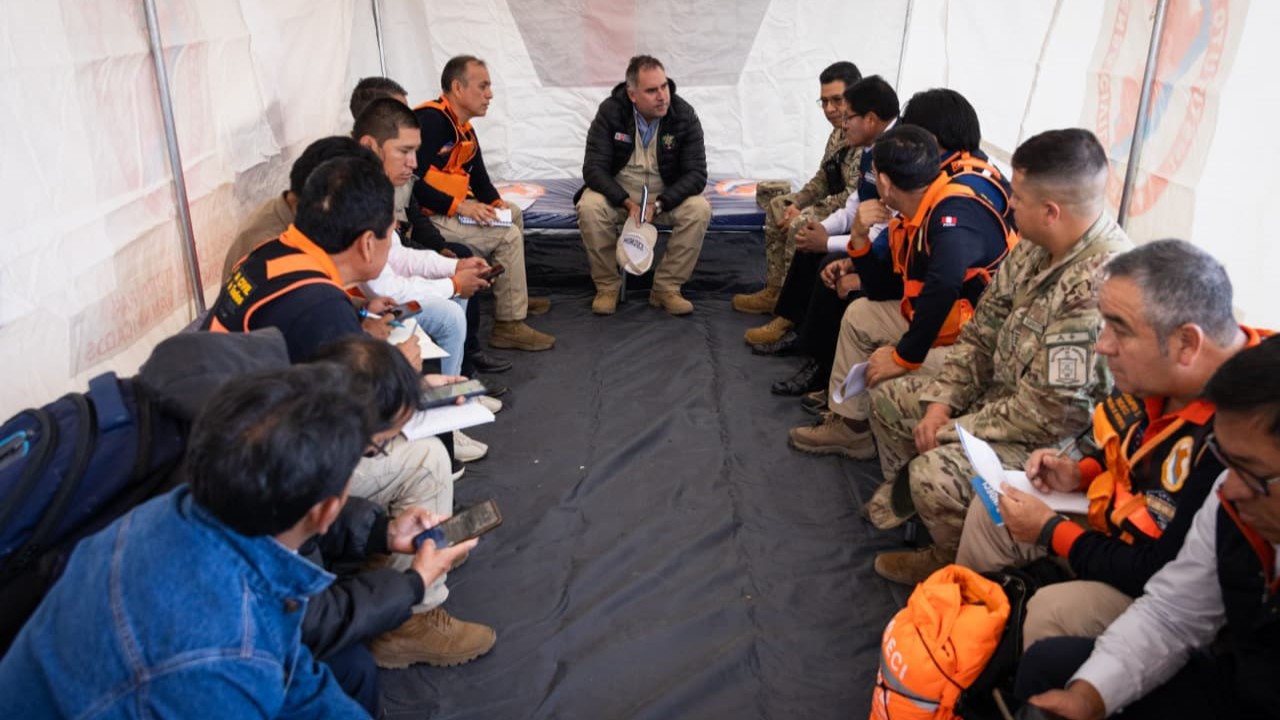 Ministro de Defensa supervisa en Junín entrega de ayuda y despliegue del Ejército en zonas afectadas por sismo 