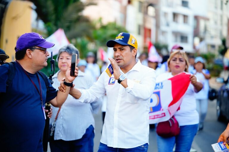 ROBERT DE LA CRUZ PROPONE INTERCONECTAR CÁMARAS DE SEGURIDAD DE VIVIENDAS A LA CENTRAL DE VIDEOVIGILANCIA DE LA MUNICIPALIDAD DE TRUJILLO PARA COMBATIR LA CRIMINALIDAD