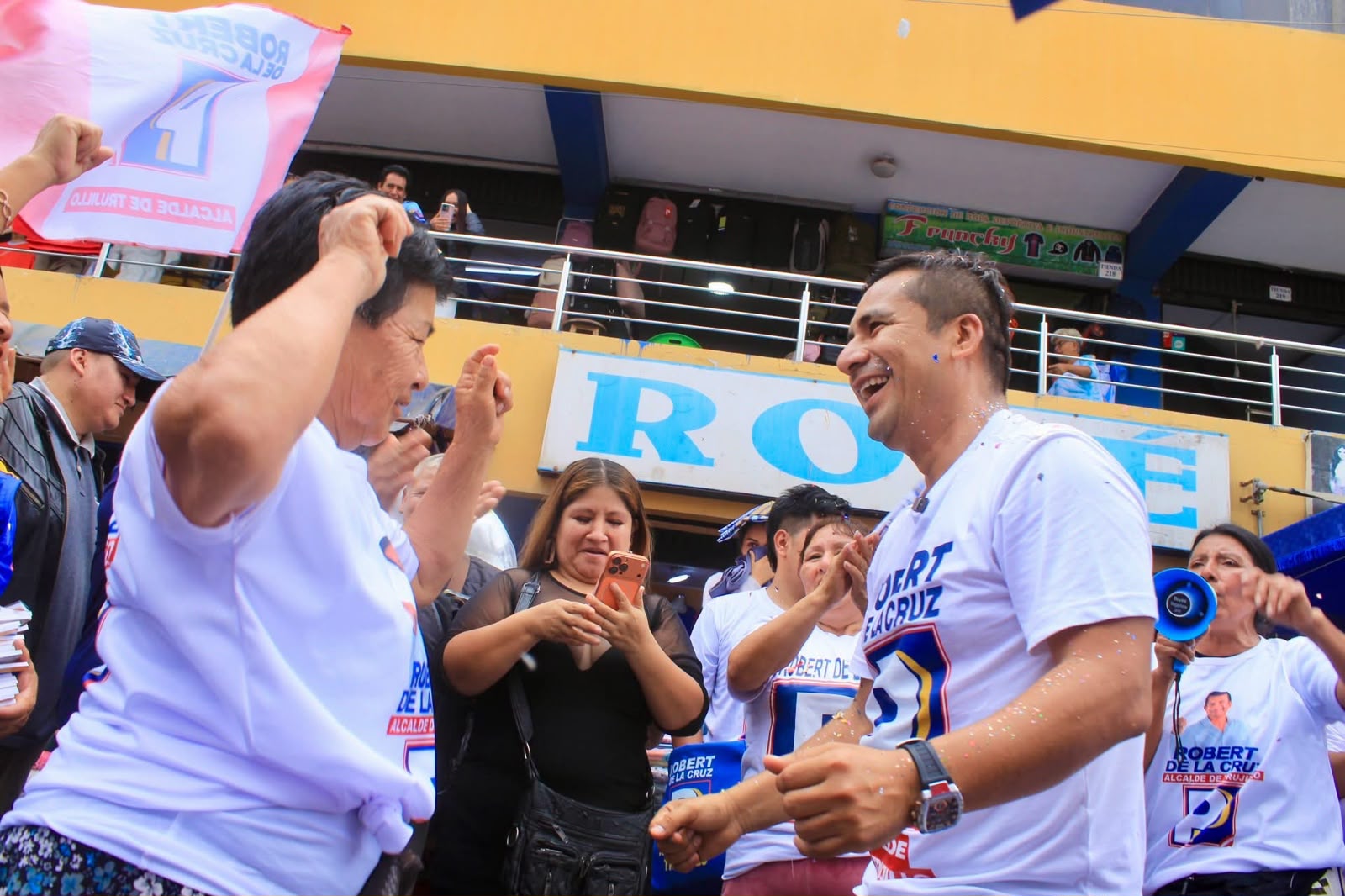 ROBERT DE LA CRUZ: “EL AÑO 2027, SE ACABARÁN LAS EXTORSIONES DE MALOS FUNCIONARIOS DE SEGURIDAD CIUDADANA Y DEFENSA CIVIL A COMERCIANTES INFORMALES Y LOCALES DE TRUJILLO”