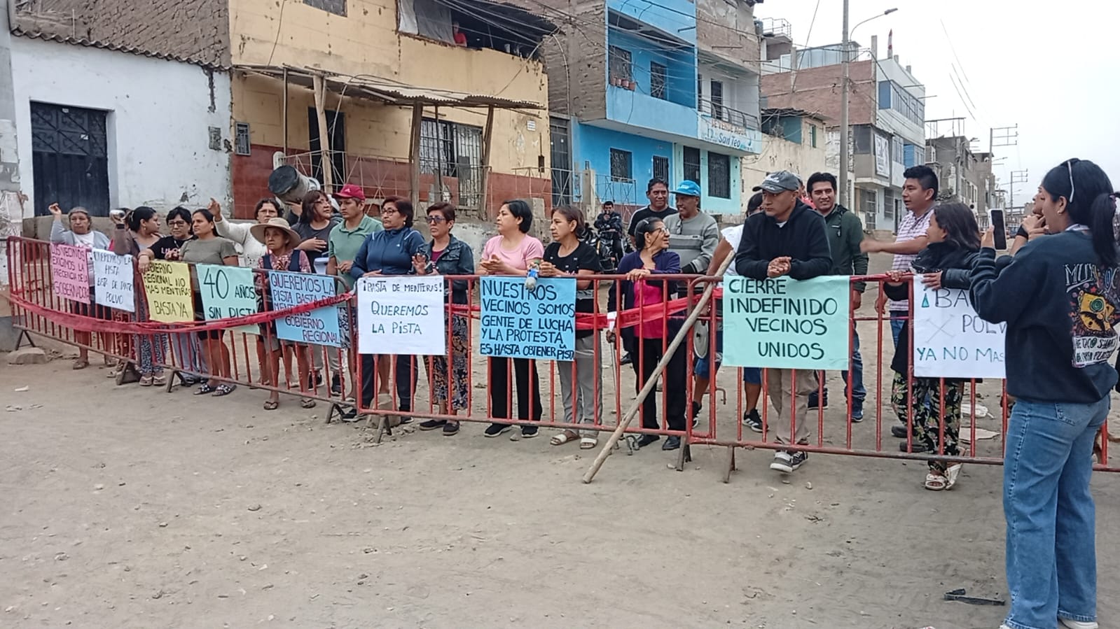 TRAS PROTESTA: ANUNCIAN MEJORAMIENTO DE LA AV. ANTONIO RIVERO EN EL PORVENIR