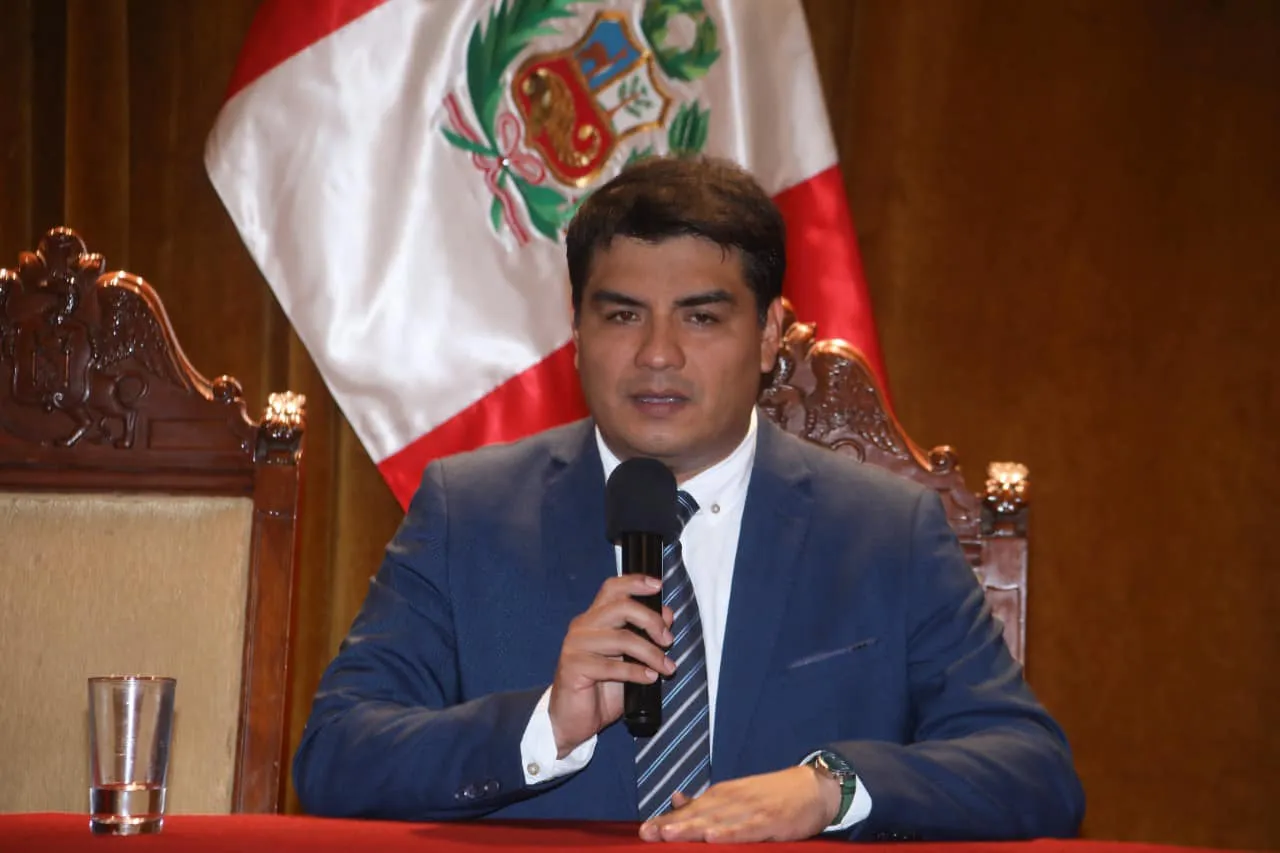 MARIO REYNA RETÓ CON TODO A ARTURO FERNÁNDEZ PARA DEBATIR EN LAS ELECCIONES MUNICIPALES 