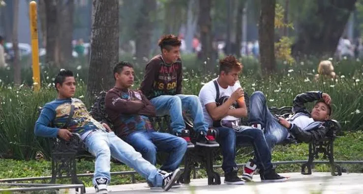 GENERACIÓN PERDIDA: JOVENES NO QUIEREN ESTUDIAR,TRABAJAR... NI TIENEN LA INTENCIÓN DE HACERLO.