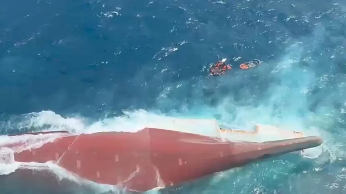 Naufragio en Indonesia deja seis muertos y 130 desaparecidos