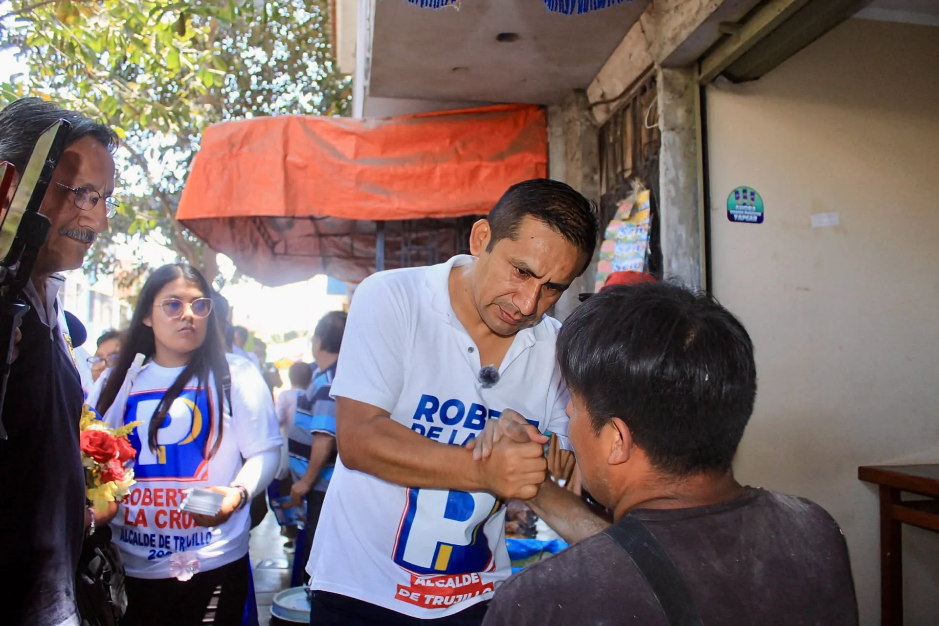 ROBERT DE LA CRUZ ANUNCIA EL PROGRAMA "CERO HUECOS" Y LA COMPRA DE UNA PLANTA DE ASFALTO PARA RENOVAR LAS PISTAS DE TRUJILLO