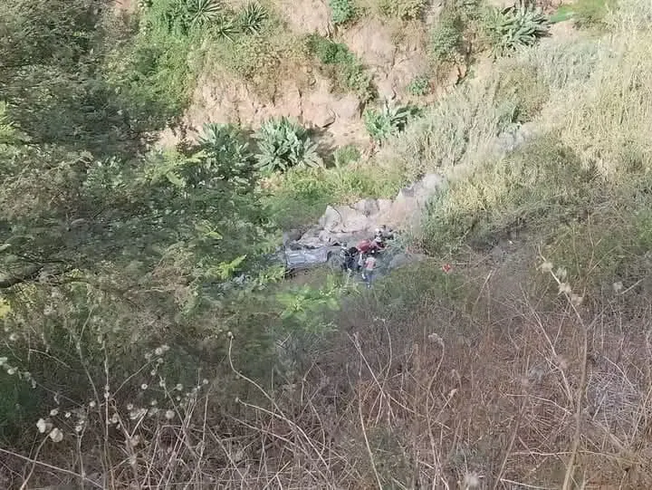Otuzco: dos muertos y tres heridos es el saldo de caída de camioneta al abismo
