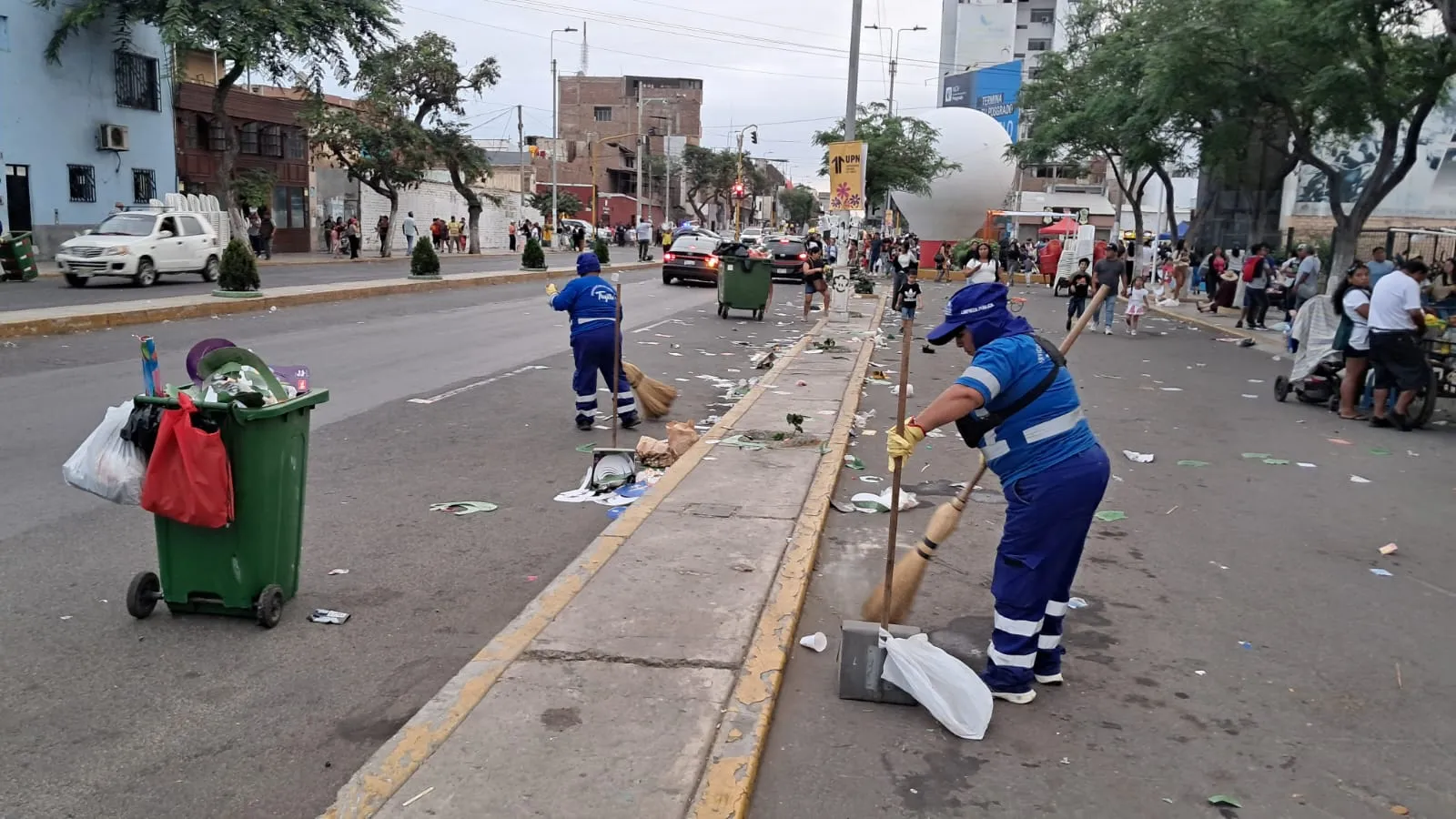 Trabajadores del SEGAT tuvieron que limpiar más de 30 toneladas de basura tras el final del Corso