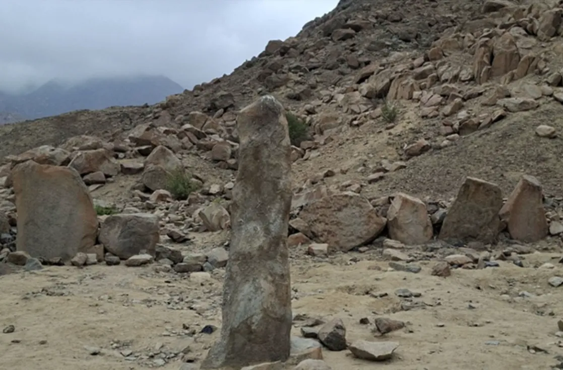 Reportan atentado arqueológico contra dos Menhir del Templo Queneto