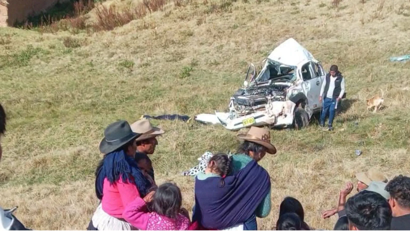 Tragedia en carretera: 3 muertos y 1 herido al caer camioneta al abismo en Pataz