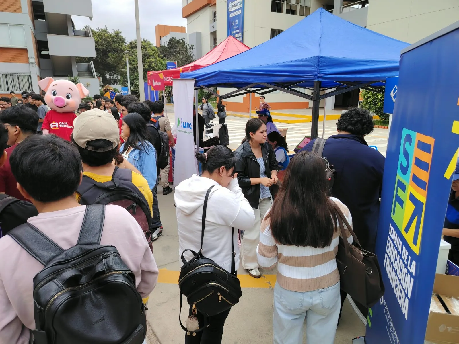 SBS orienta a estudiantes de Trujillo sobre ahorro, crédito y prevención de fraudes
