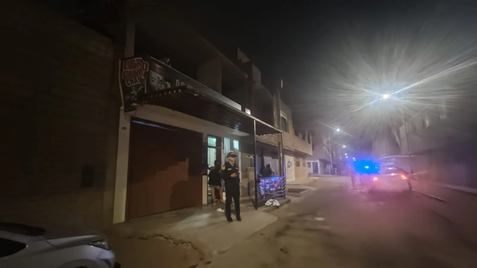Dejan explosivo en negocio y detienen a dos sospechosos vinculados a extorsión