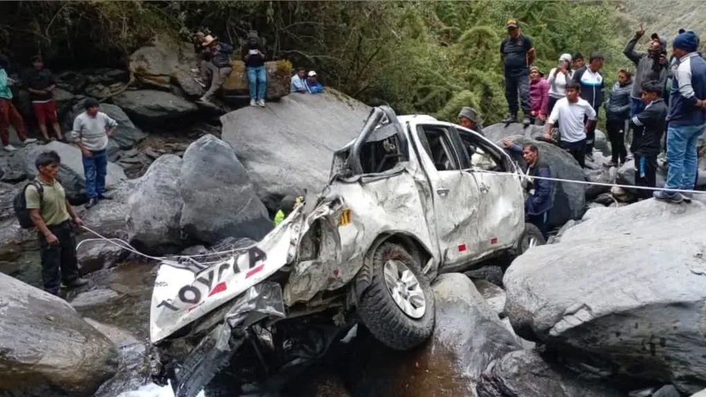 Puno: muere alcalde del Quiaca tras caer con su camioneta a río 