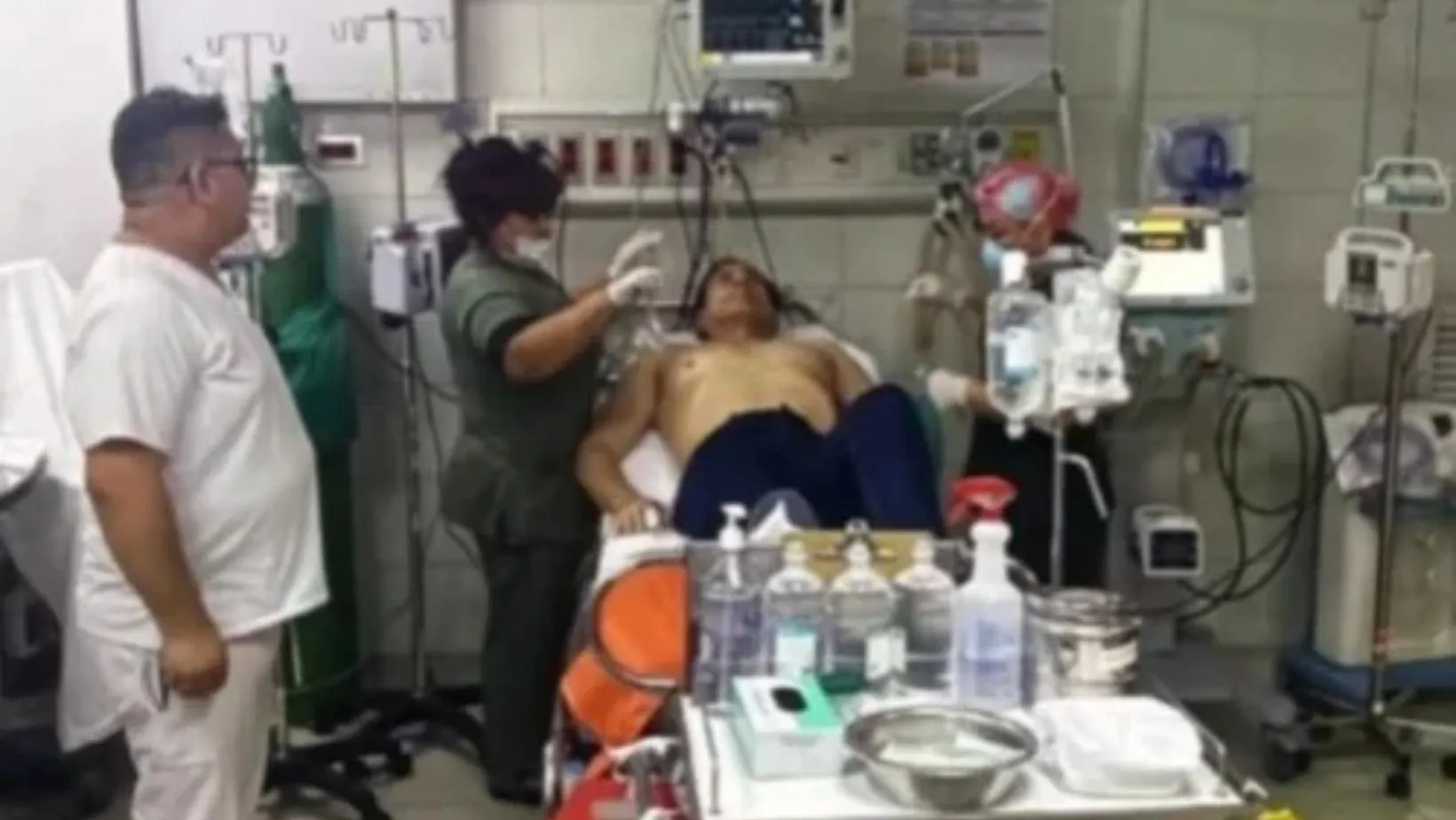 Trasladan de emergencia a expresidente Martín Vizcarra por cólico renal