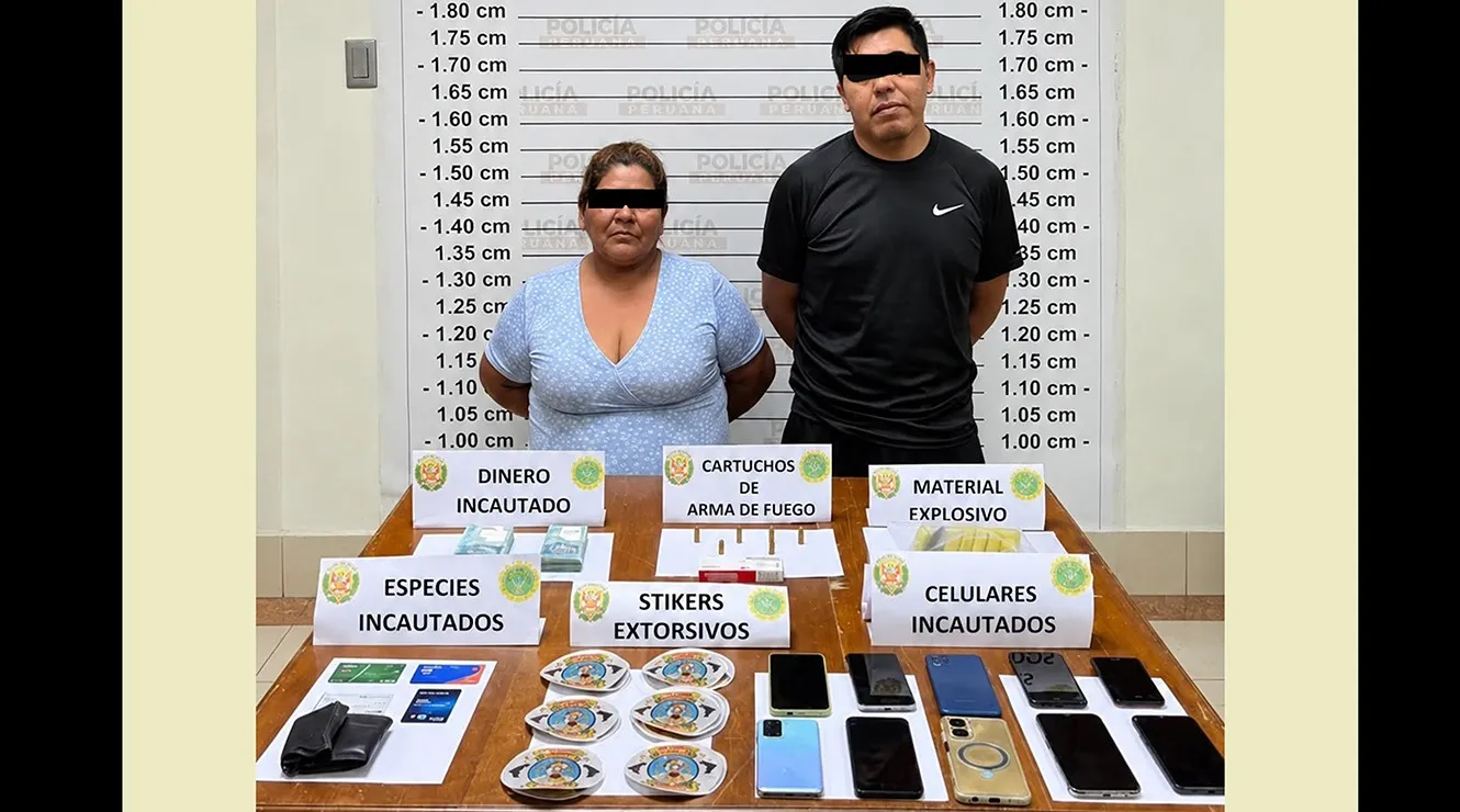 Detienen a pareja presuntamente parte de La Jauria con stickers extorsivos