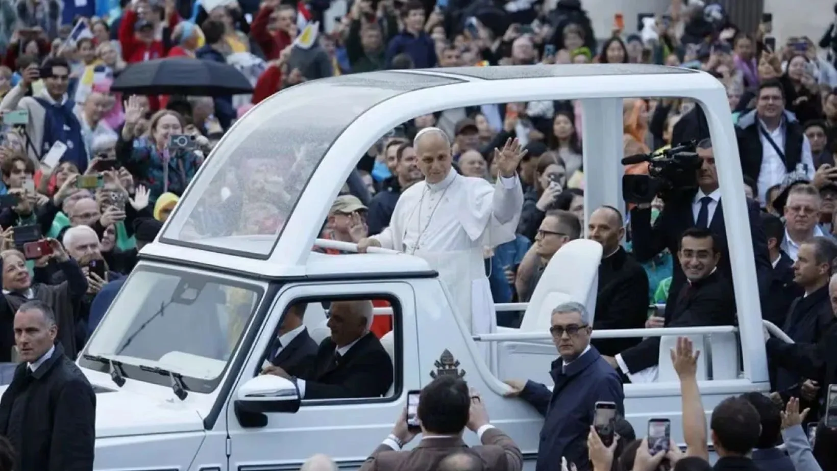 Gobierno declara días no laborables por visita del papa León XIV