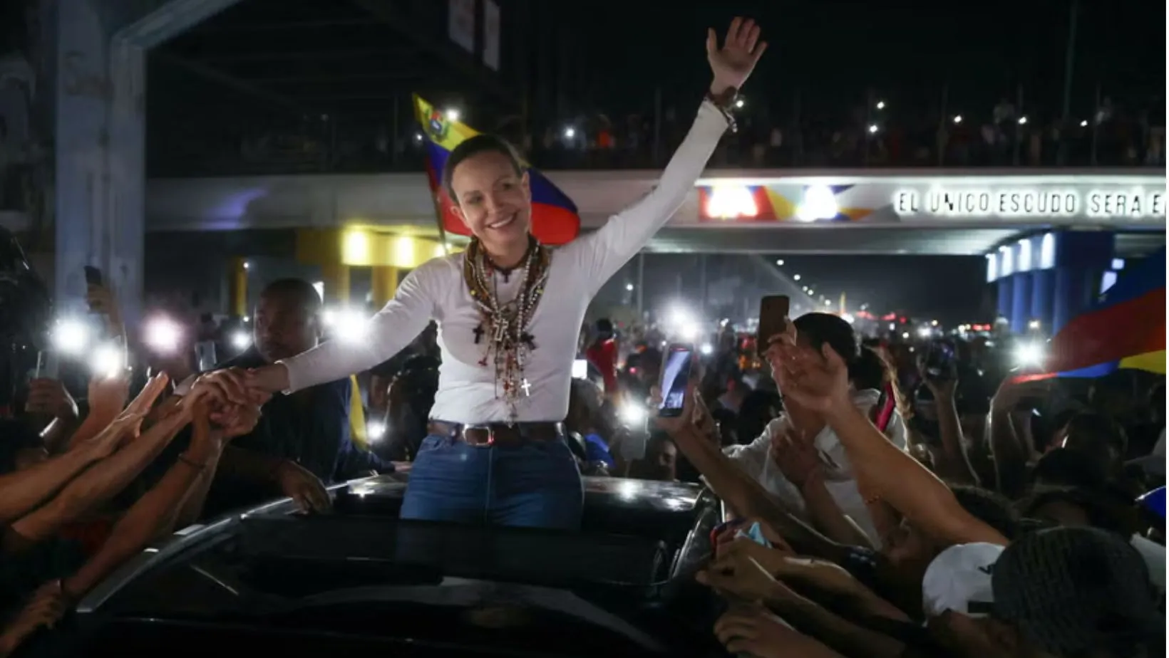 ¡Regresó! María Corina Machado ya está en Venezuela y miles la recibieron